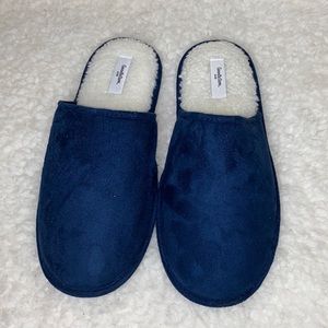 Goodfellow & Co bed fuzzy slippers
